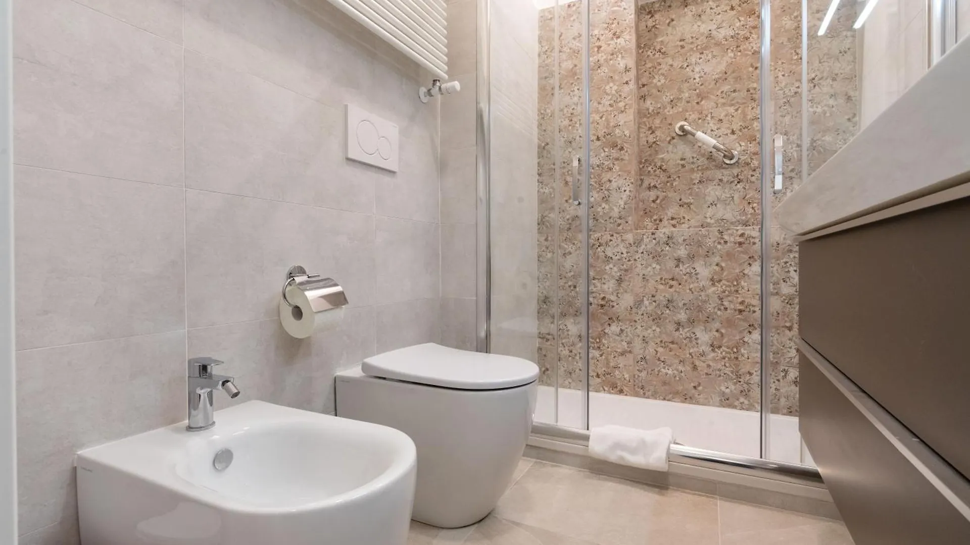 Central Luxury Apartment - Colosseo 10 Min Rome 0*,  Italy