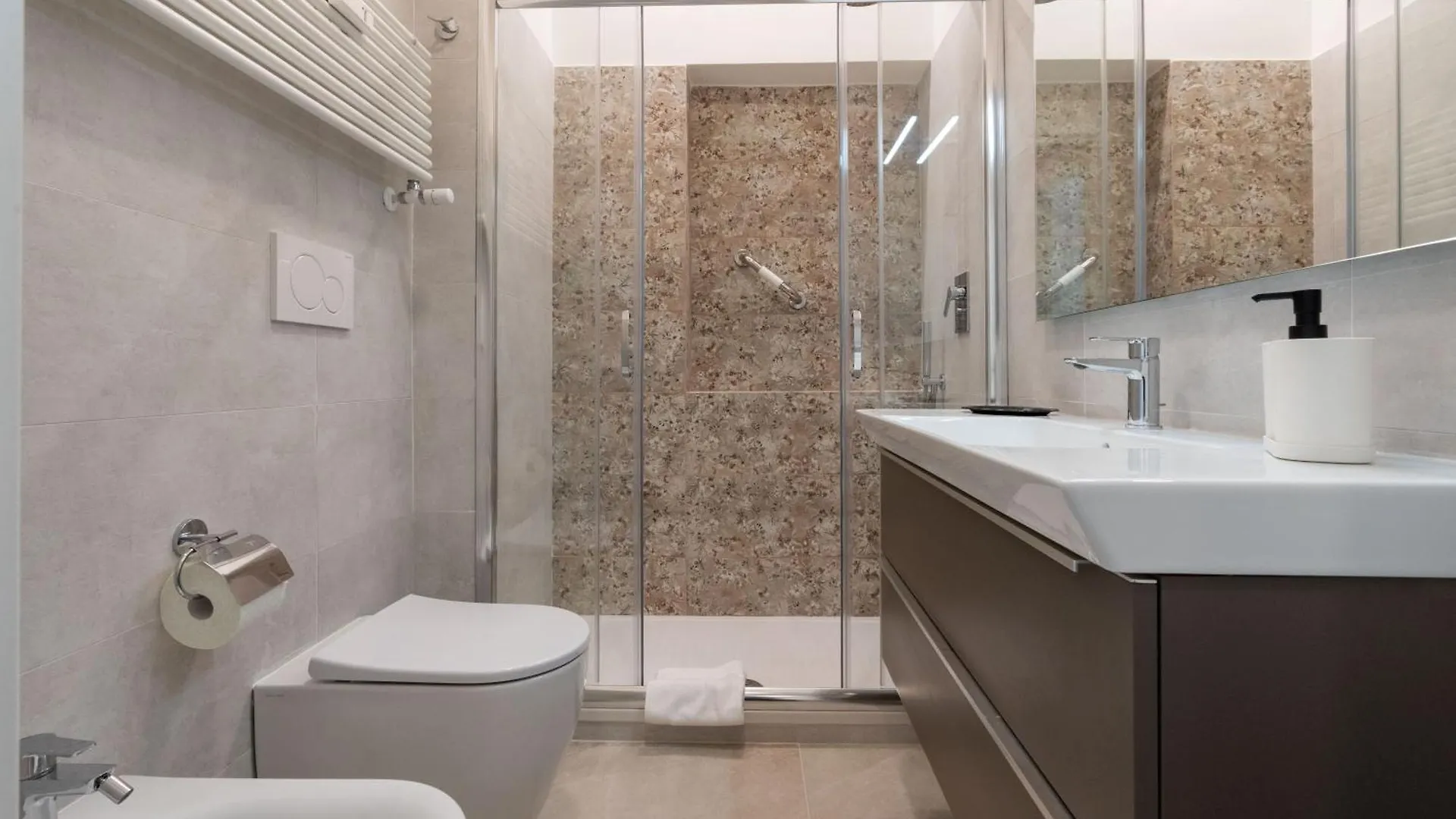 Central Luxury Apartment - Colosseo 10 Min Rome