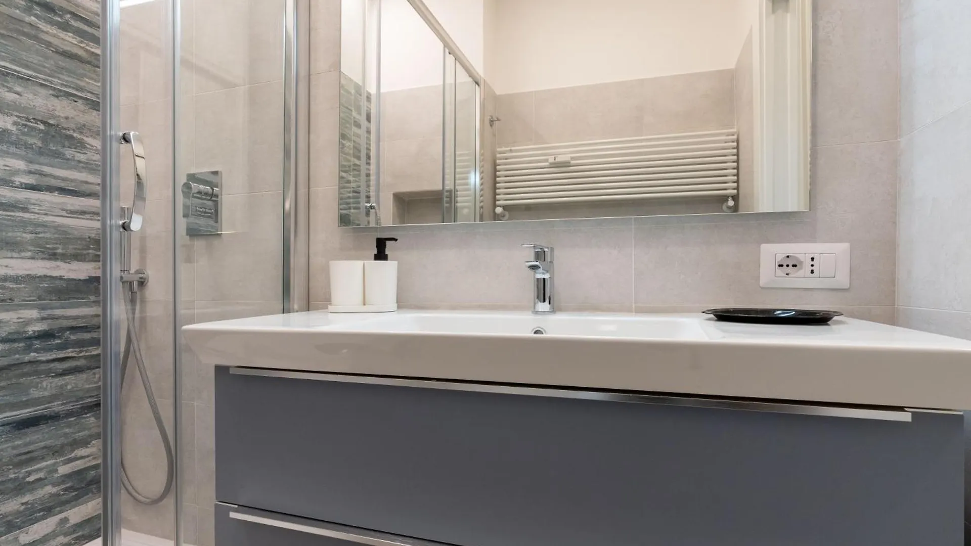Central Luxury Apartment - Colosseo 10 Min Rome