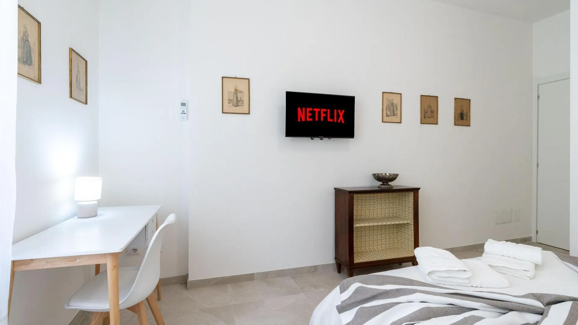 Central Luxury Apartment - Colosseo 10 Min Rome 0*,  Italy