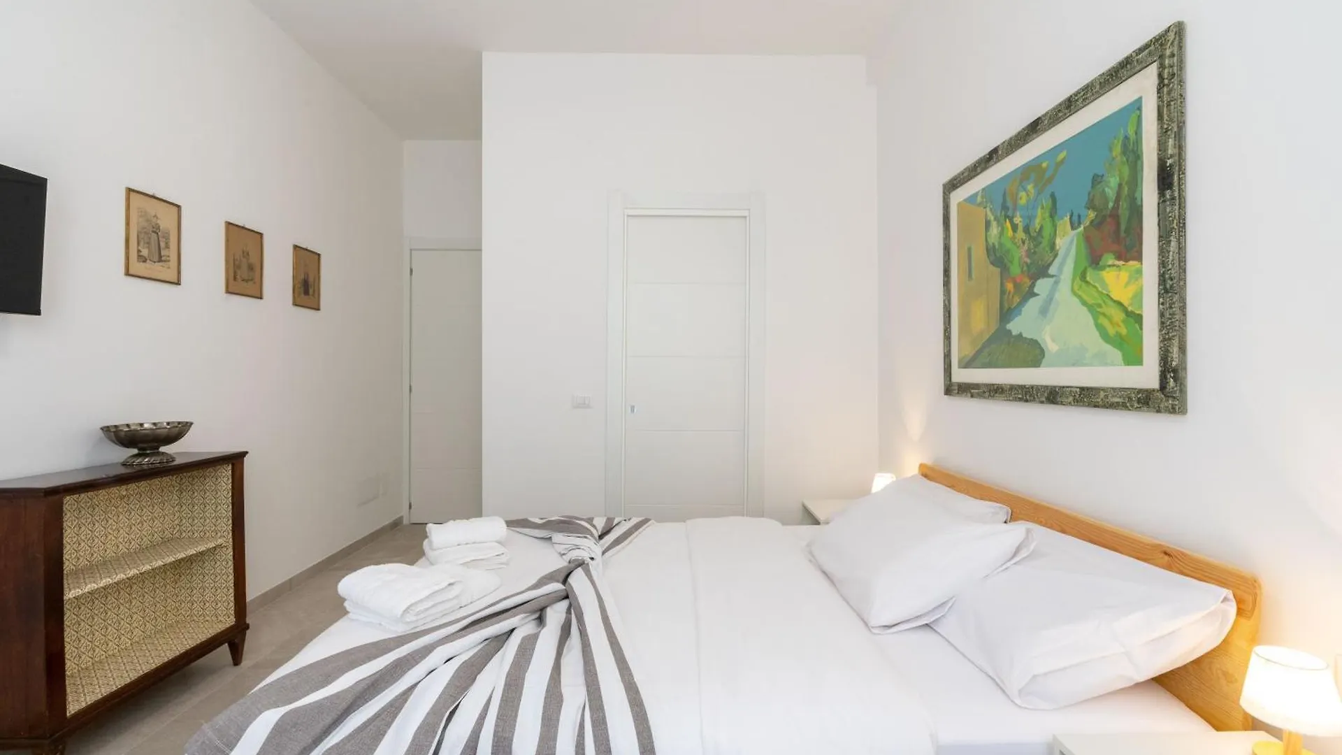 Central Luxury Apartment - Colosseo 10 Min Rome Italy