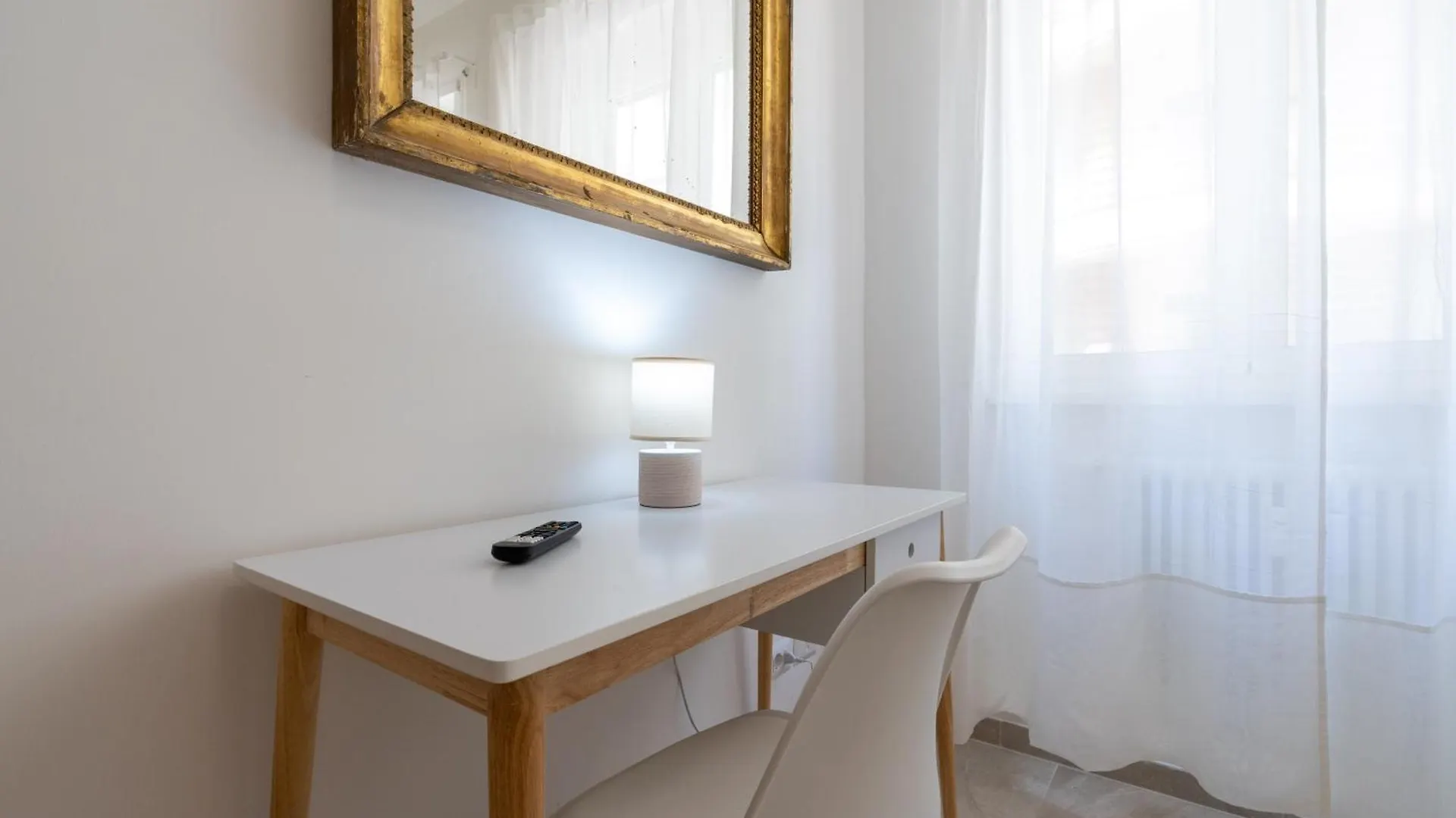 Central Luxury Apartment - Colosseo 10 Min Rome Italy